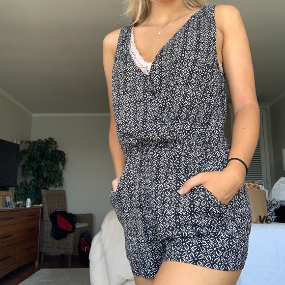 Black and White Pattern Romper - Picture 2 of 8